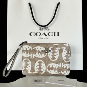 🦖 RARE NWT Coach Corner Zip Wristlet - Collector's Item!